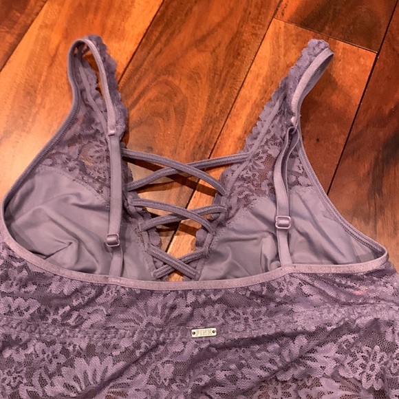 Two unlined lace bralettes - Picture 4 of 6